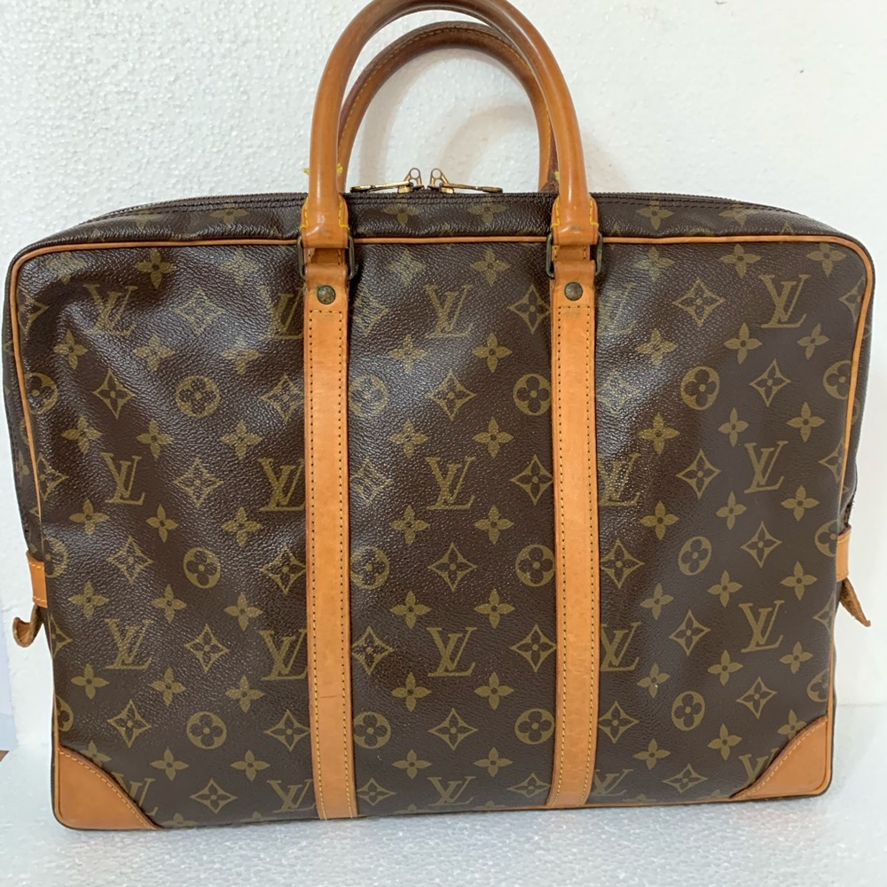 Authentic LouisVuitton Porte Document